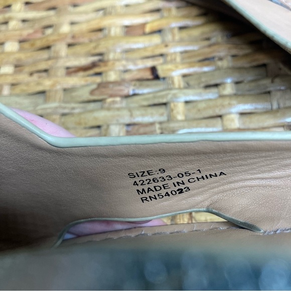 Banana Republic Sandals Flats Metallic - Picture 4 of 5